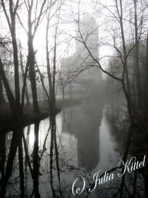 Zwischenwelten - Altötting, Turm der Bruckmeiermühle im Nebel.JPG
